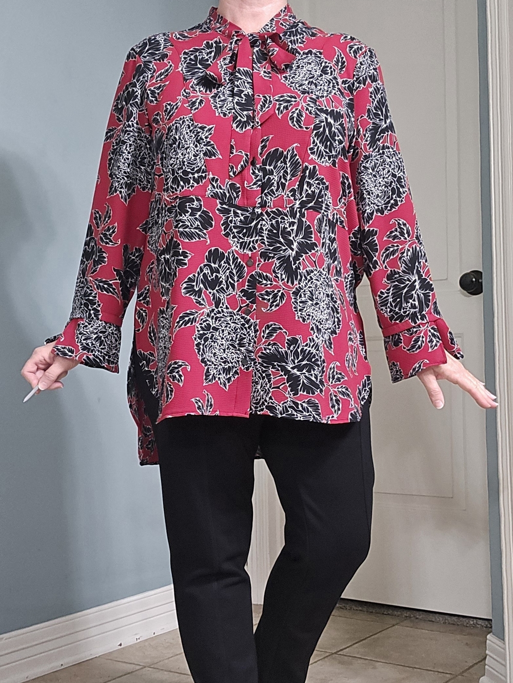 Jones New York Red Floral Tie-Neck Blouse